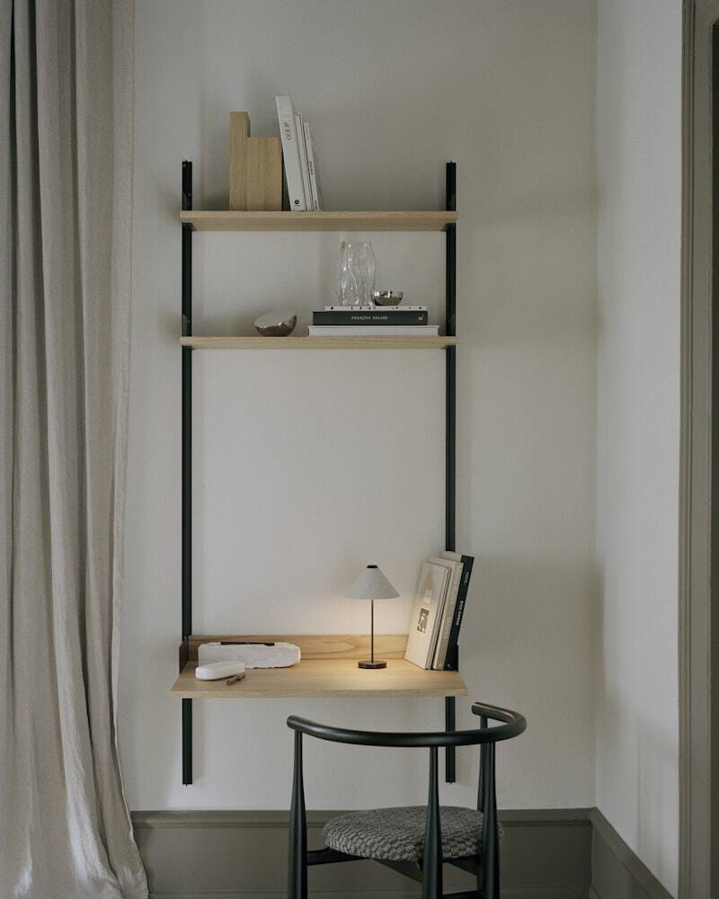 New Works :: Lampa stołowa Brolly Portable Linen