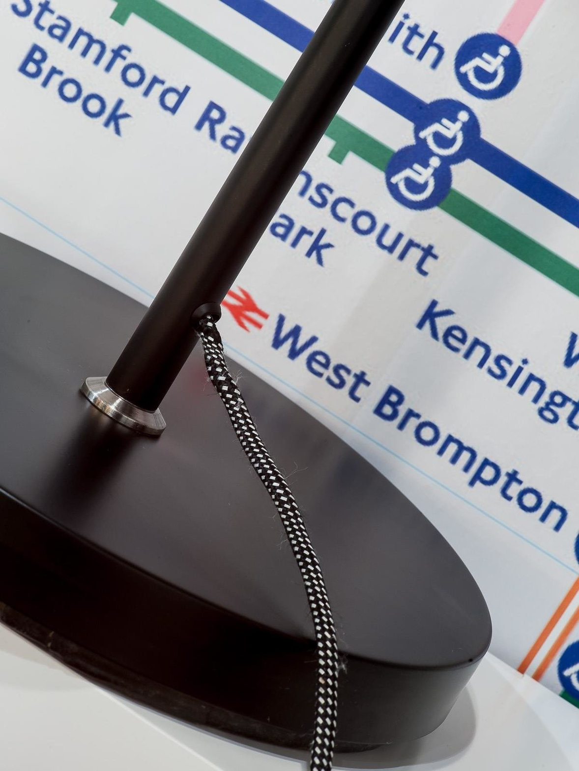 It's About RoMi :: Lampa podłogowa metalowa London czarna